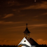 Werner Schad - Astrofotografie - Neowise über Kapelle