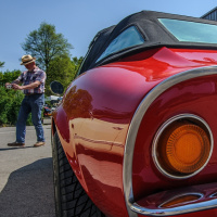 Automobil